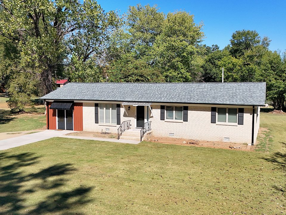 1st image of 209 Country Club Ln