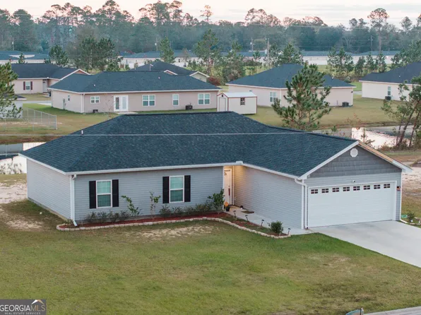 483 Lakeside Cir, Baxley, GA 31513