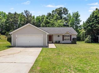 30 Canterbury Dr, Grantville, GA 30220