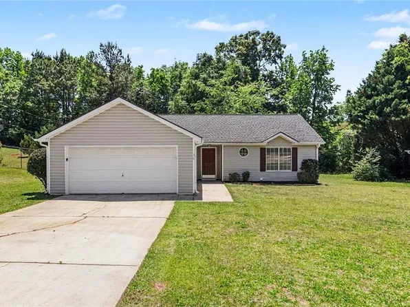 30 Canterbury Dr, Grantville, GA 30220