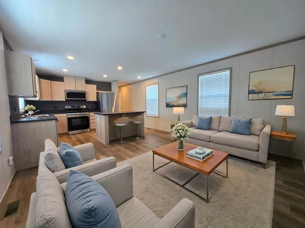 52705 Van Buren Dr, Chesterfield, MI 48051