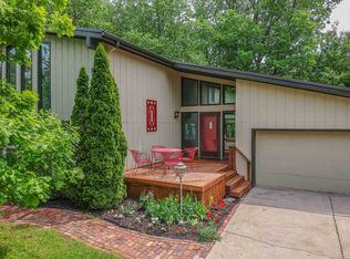 2116 S Morris Ave, Bloomington, IL 61704