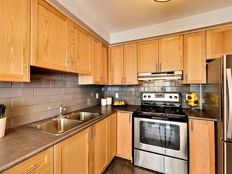 680 Roselawn Ave — Photo 64