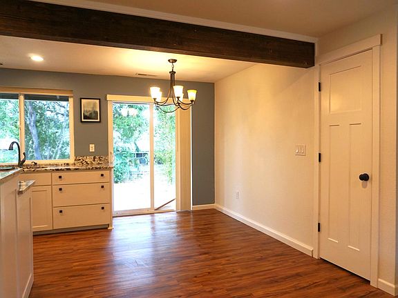 4th image of 3115 SE Tiffany Ln
