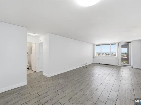 6040 Boulevard East APT 21J, West New York, NJ 07093