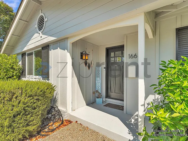 166 Madelia Pl — Photo 3