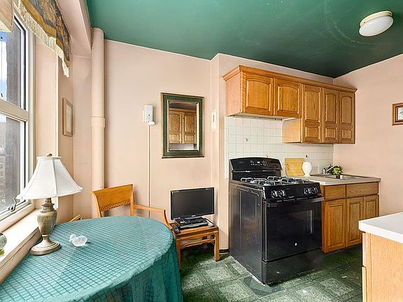 2nd image of 80 La Salle St APT 9E