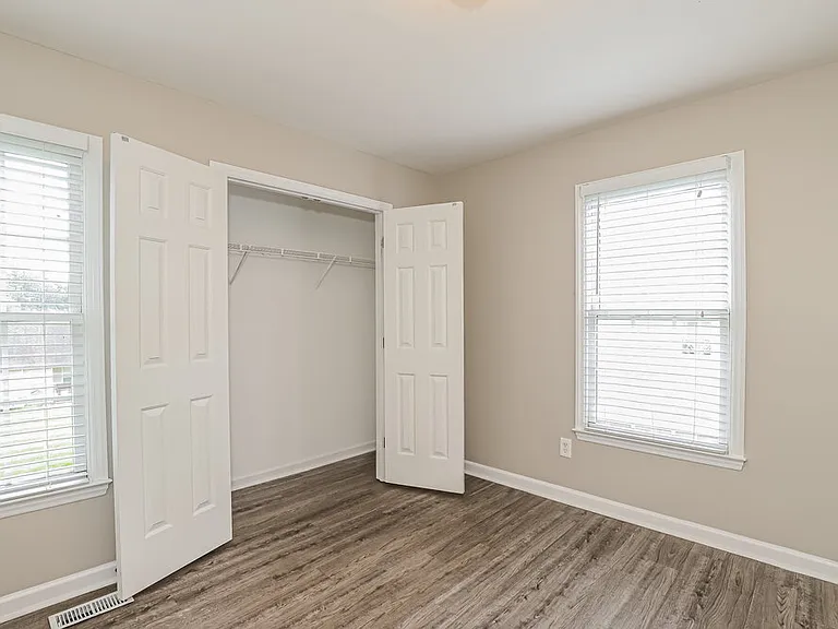235 Lorraine Dr — Photo 11