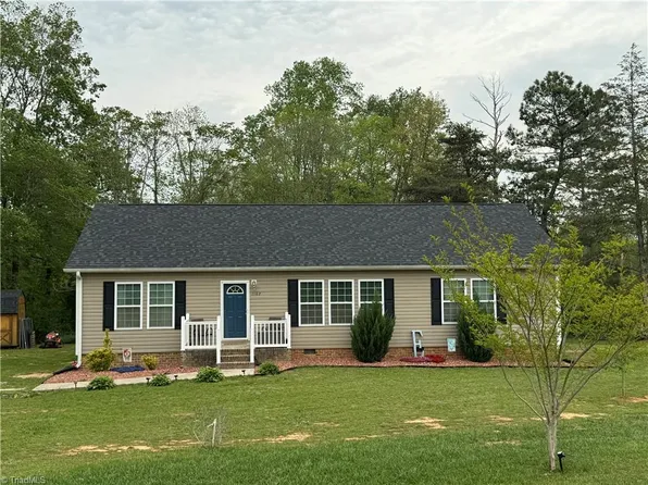 1162 Kobe Ln, Boonville, NC 27011