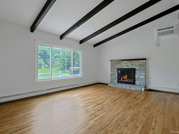 5th image of 252 Watch Hill Road