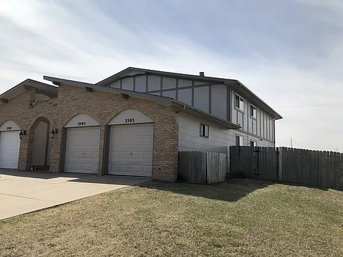 2303 S White Oak Dr Photo 1