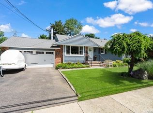 41 Miller Blvd, Syosset, NY 11791