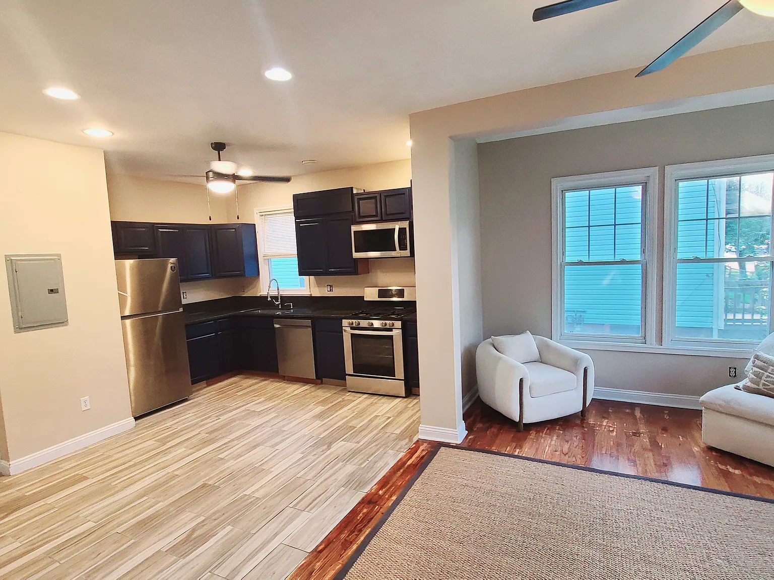 3 bed, 1250 sqft, $2,700 — Photo 3