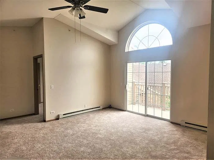 2 bed, 944 sqft, $2,050 — Photo 2