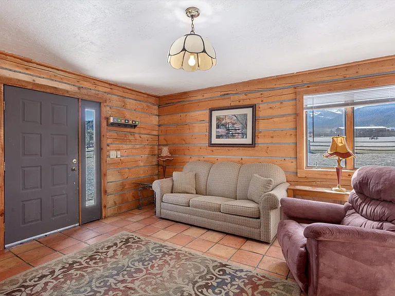 716 W Blarney Stone Rd — Photo 2