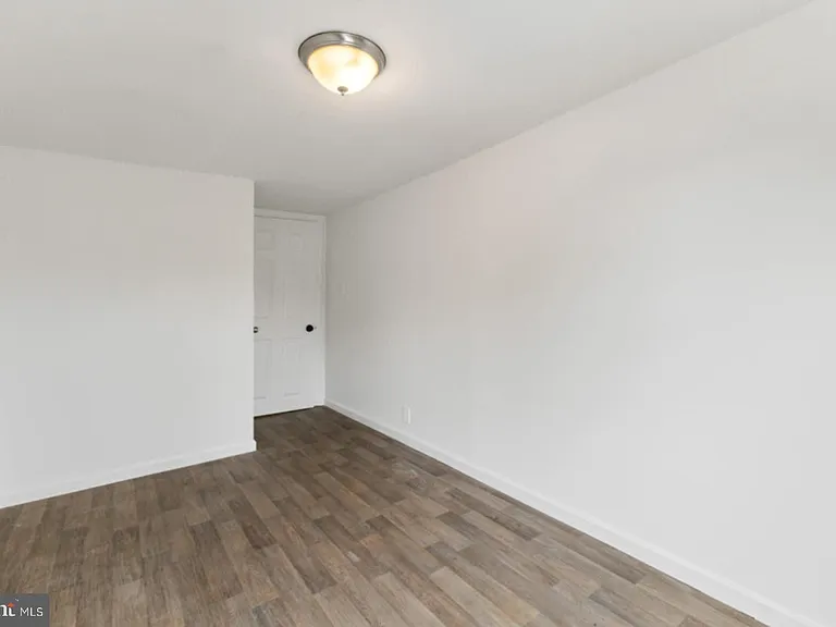 211 Broad St — Photo 11
