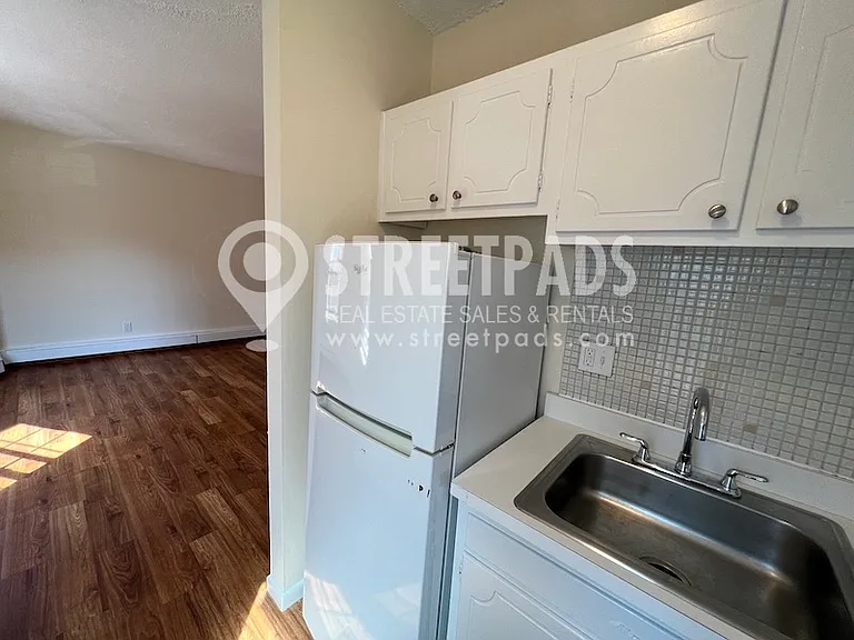 82 S Huntington Ave — Photo 8