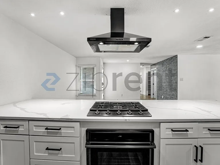 3600 Alexandria Dr — Photo 19