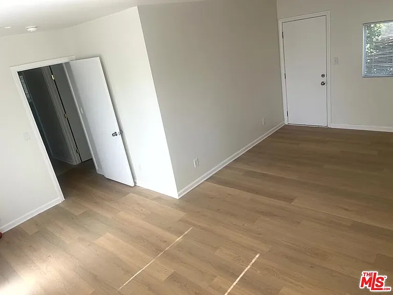 5726 Lemona Ave — Photo 3