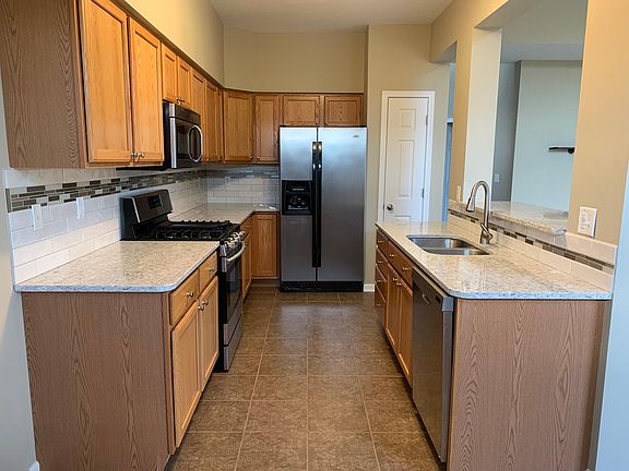 Kitchen. New quartz countertops and backsplash.