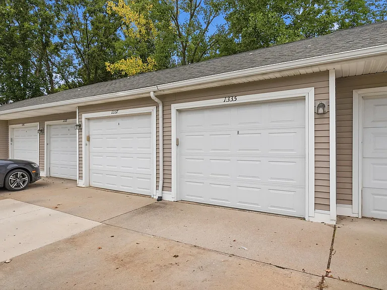 1335 Millbrook Trl — Photo 36