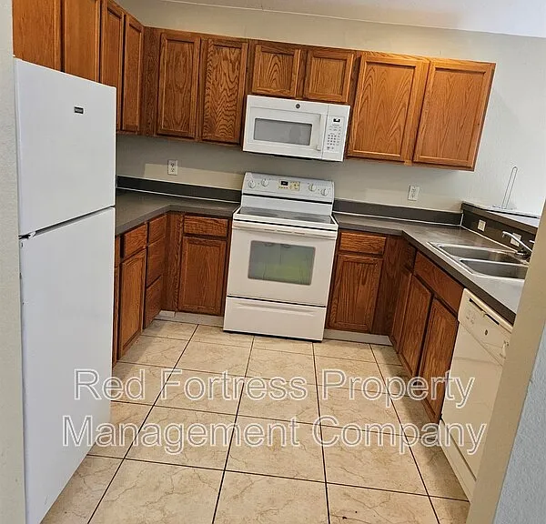 98 Milwaukee Blvd — Photo 2