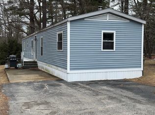 22 Embassy Ave, Hooksett, NH 03106