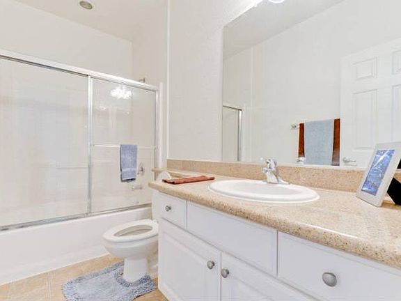 Clean, large bathroom