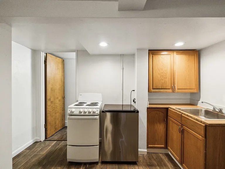 Capitola Apartments — Photo 17