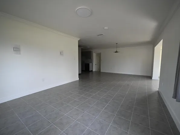 701 107th Ave N #2, Naples, FL 34108