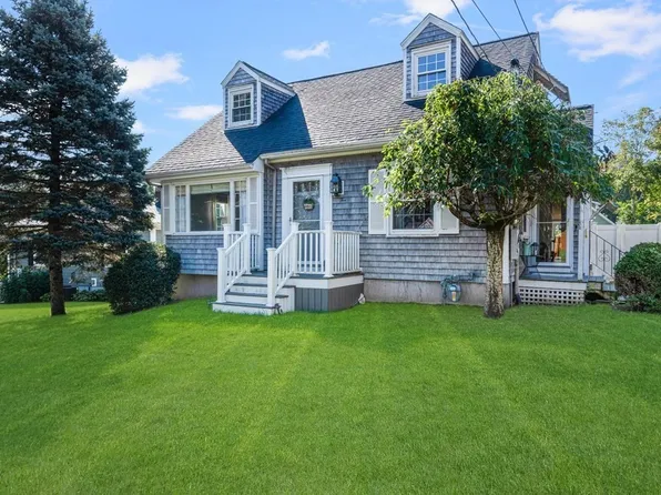 10 Bourne Rd, Swansea, MA 02777