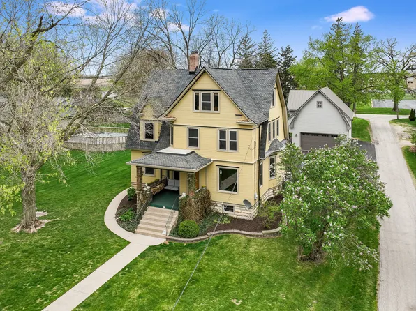 802 S Ottawa St, Earlville, IL 60518