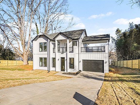 3rd image of 202 Pine St