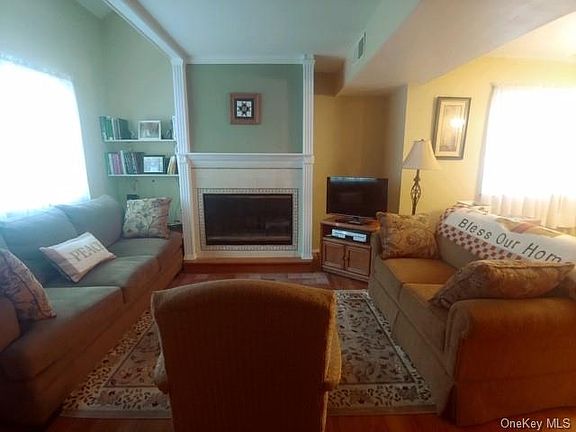 4th image of 7 Woodlake Dr