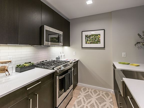 3rd image of 535 W 43rd St #6H