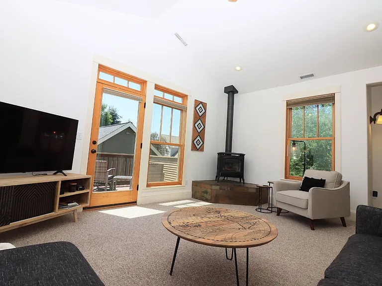 577 W Jefferson Ave — Photo 13