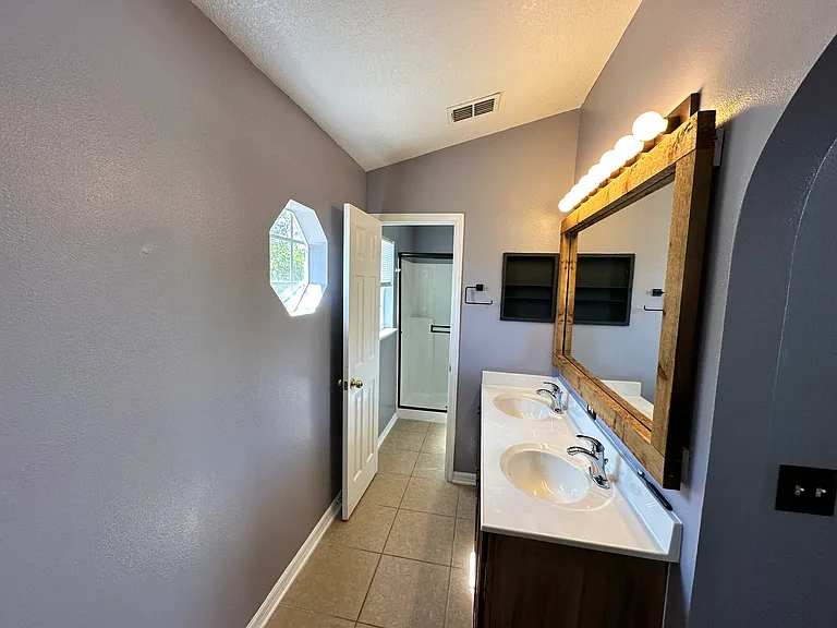 2705 NE 42nd Rd — Photo 13