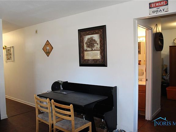 3rd image of 141 Medbury St