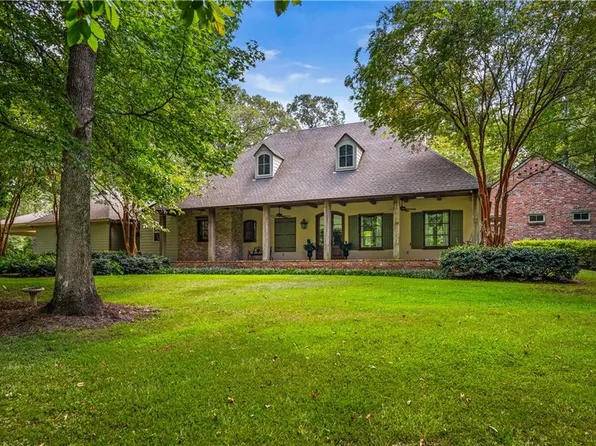 1511 Masters Dr, Pineville, LA 71360