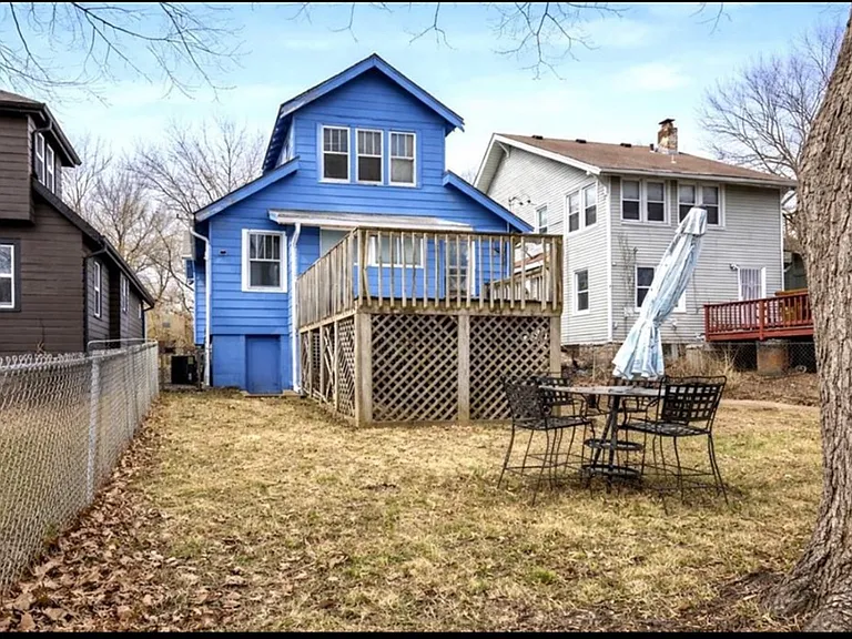5643 Olive St — Photo 2