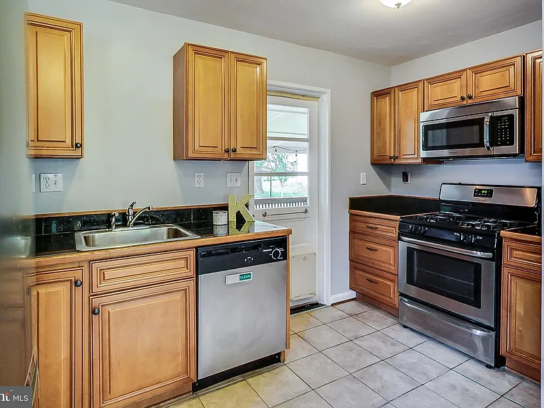 6641 Barrett Rd — Photo 8
