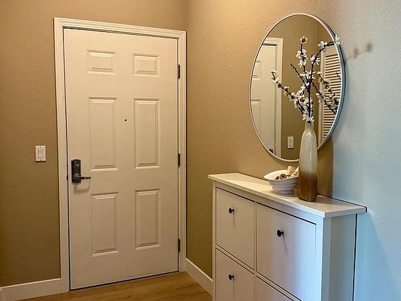 4th image of 415 N 2nd St #335
