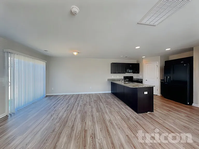 312 Winston Ln — Photo 5