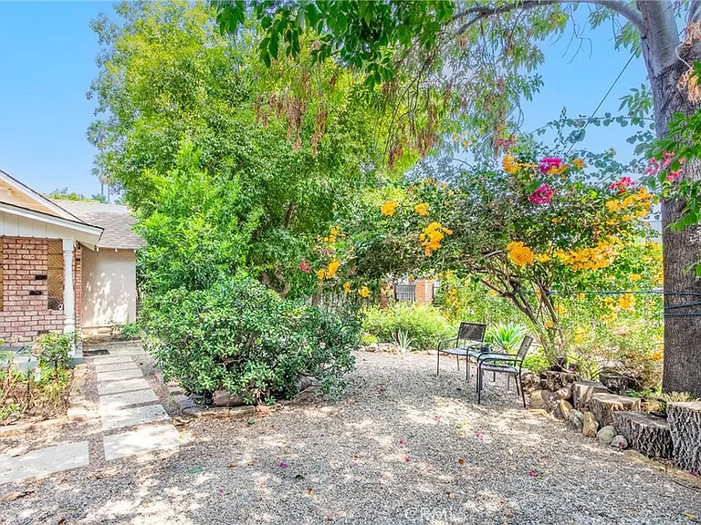 5825 Fulton Ave — Photo 32