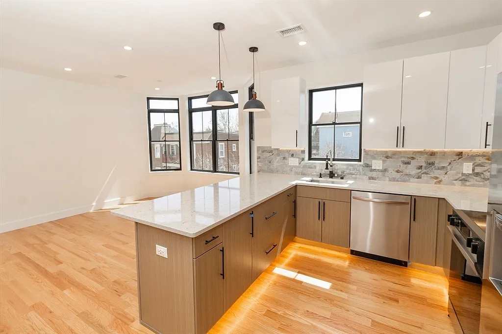 2 bed, 2.0 bath, 1000 sqft, $3,350 — Photo 3