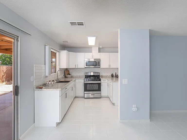635 M B Martinez St — Photo 5
