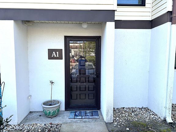 3rd image of 1012 Possum Trot Rd APT A1