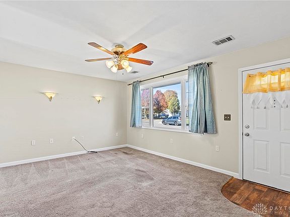 5th image of 50 Regina Dr