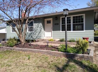 2860 McKelvey Rd, Maryland Heights, MO 63043