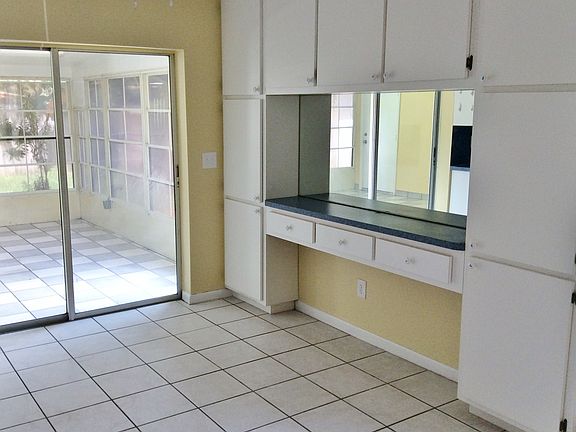 3rd image of 542 San Bernardino St